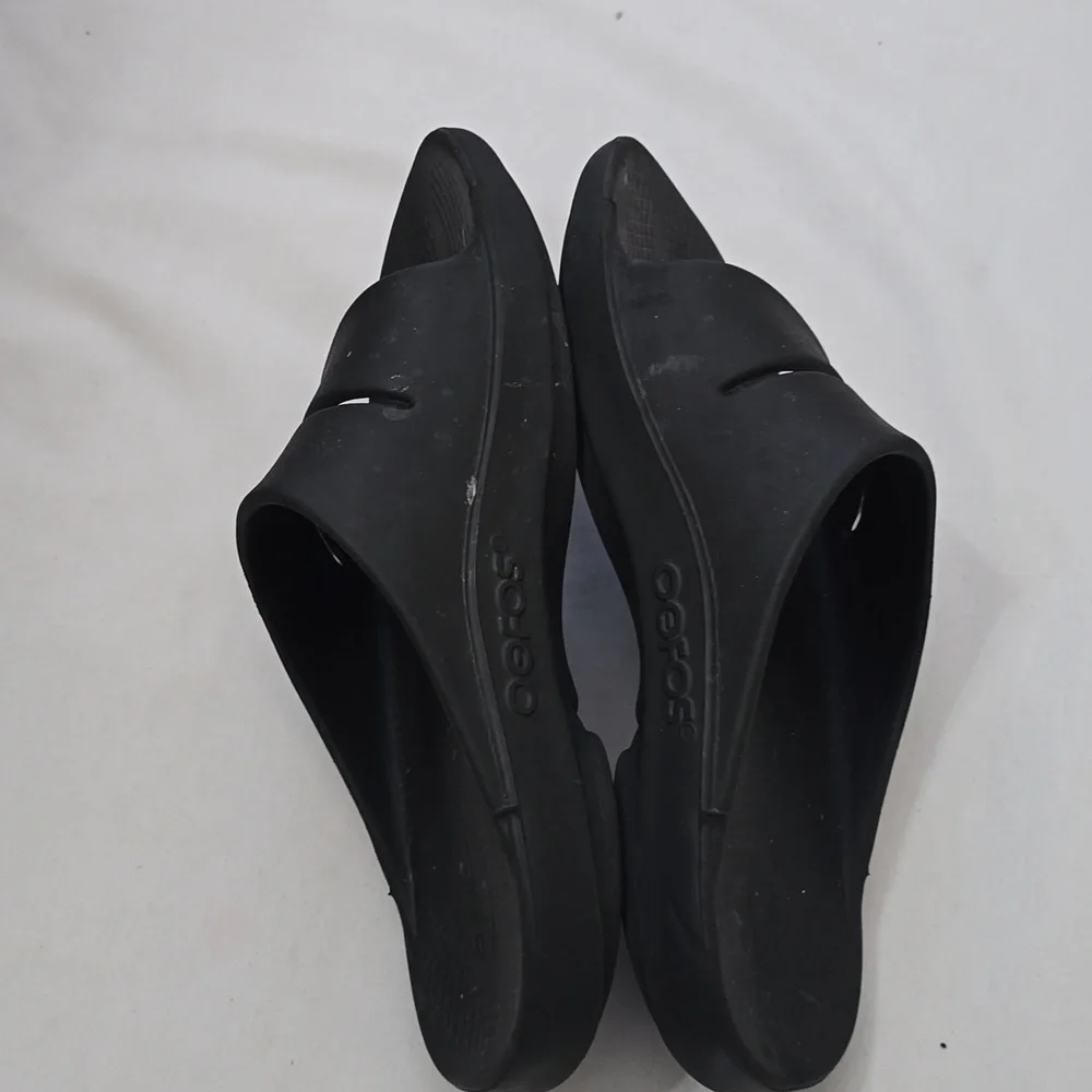 OOFOS Black Slide Sandals‎ M12, W14